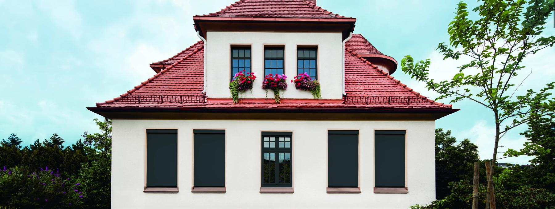 Bei der Sanierung sollte man Rollladen, Raffstoren und Textilscreens nicht vergessen